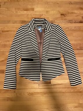 Tinley Road Striped Dark Gray & White Blazer Jacket Size Medium